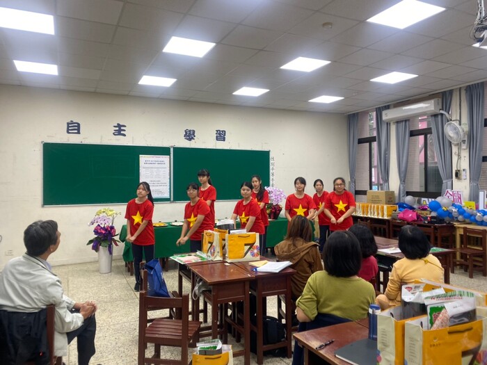 金甌女中學生帶來表演