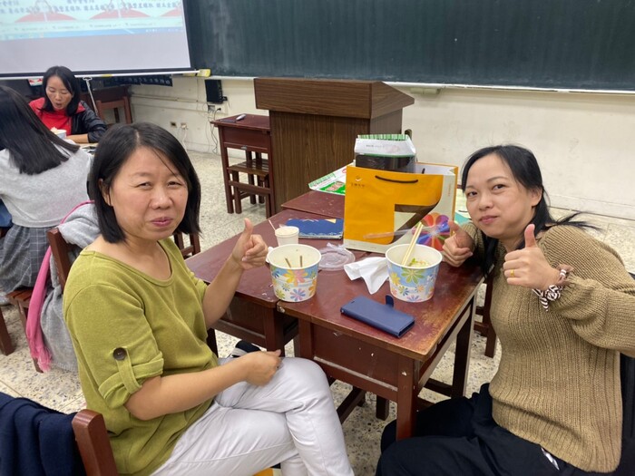 緬甸語老師合影
